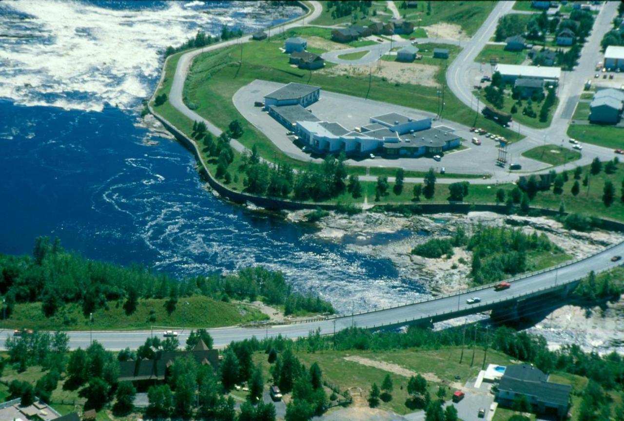 Motel Chute Des Peres Dolbeau-Mistassini Exterior foto